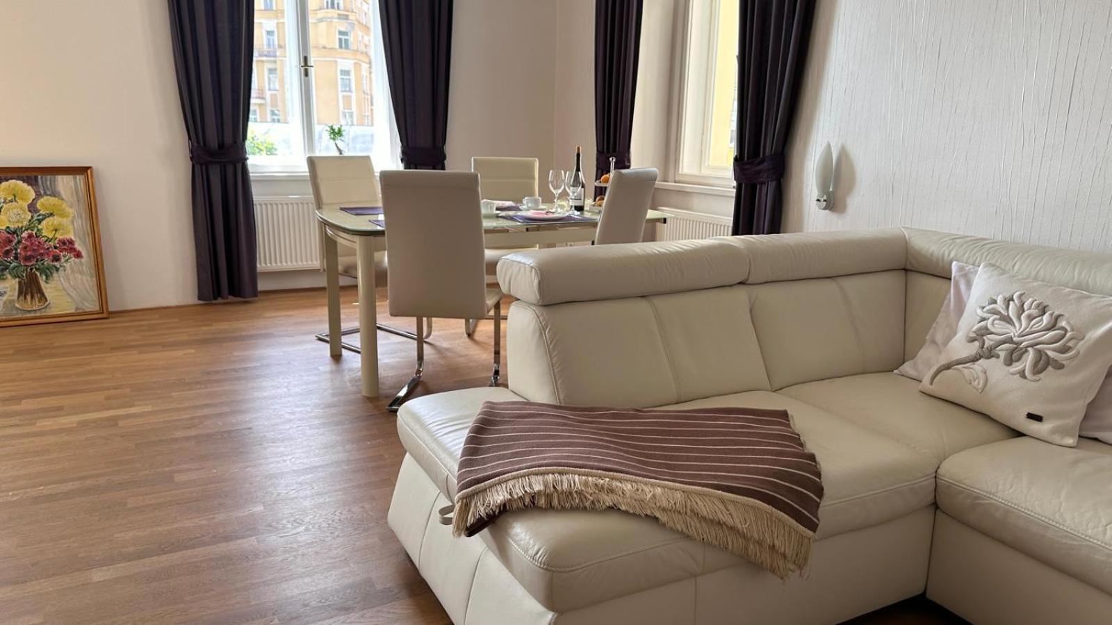 Center Apartment *