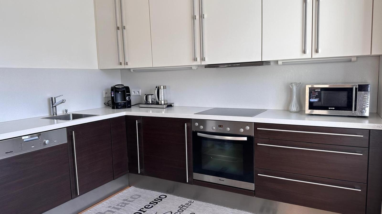 Center Apartment *