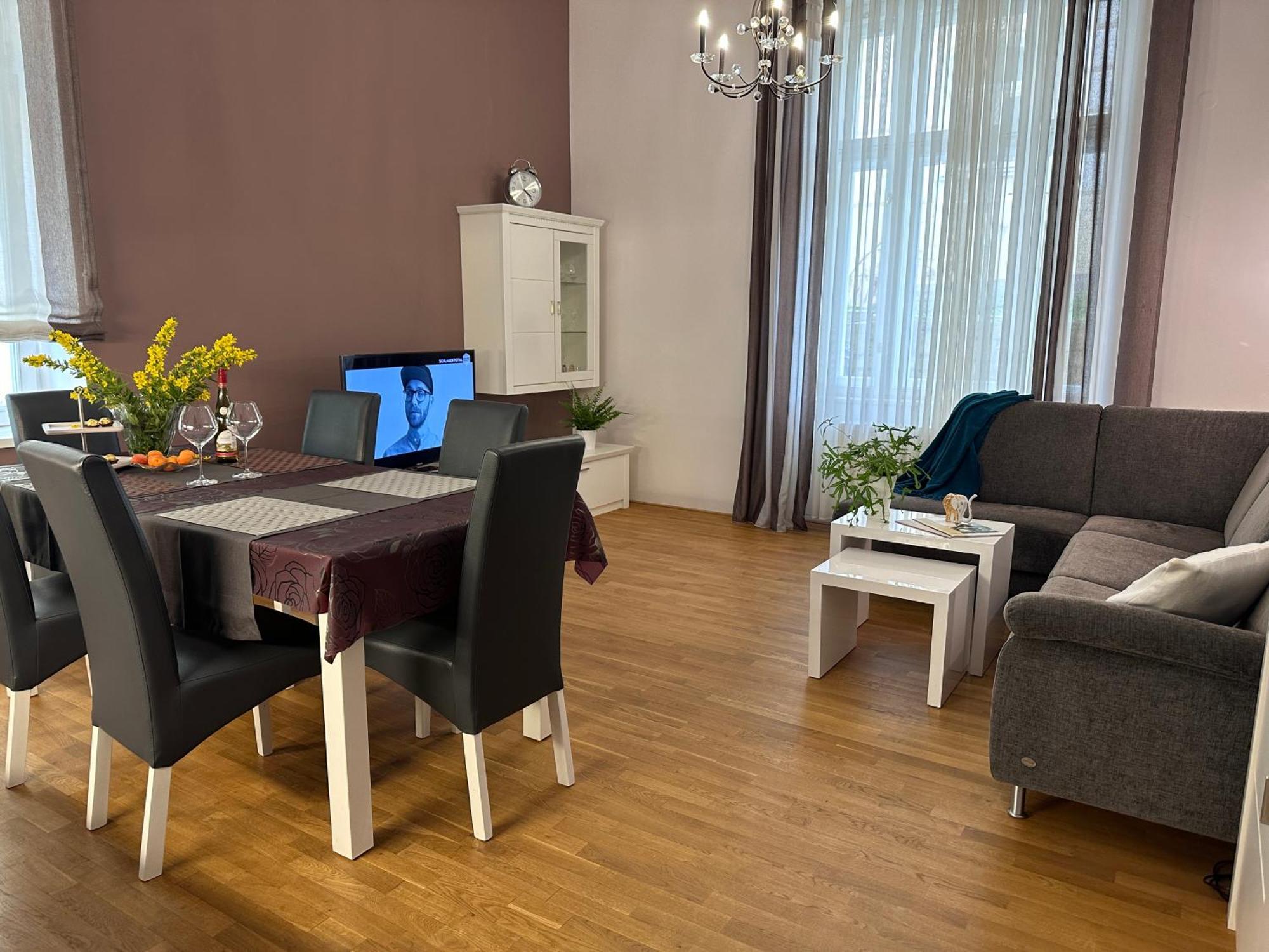 Center Apartment *